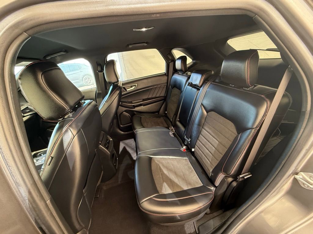 Used 2023 Ford Edge ST-Line image 18