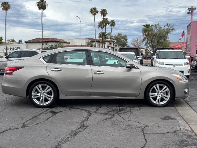Used 2015 Nissan Altima 3.5 SL FWD image 2