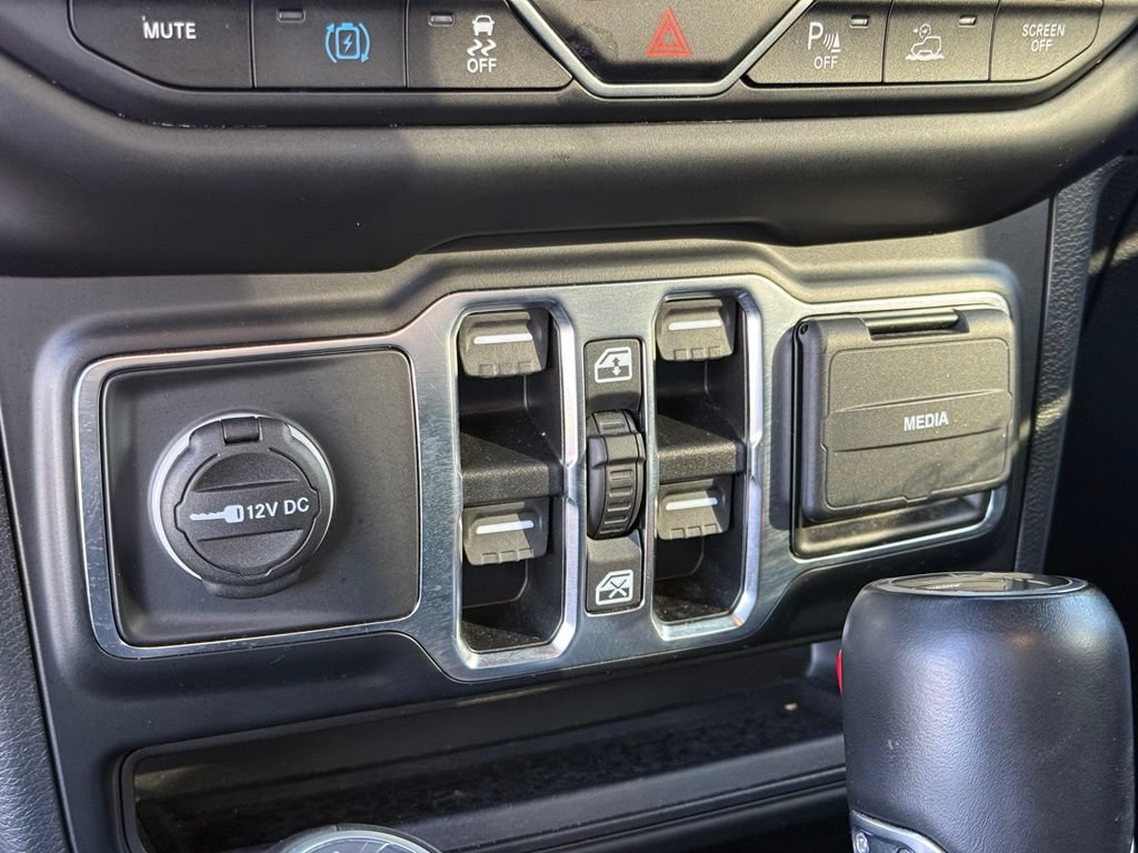 Used 2021 Jeep Wrangler Unlimited Sahara w/ Cold Weather Group AWD/4WD image 24