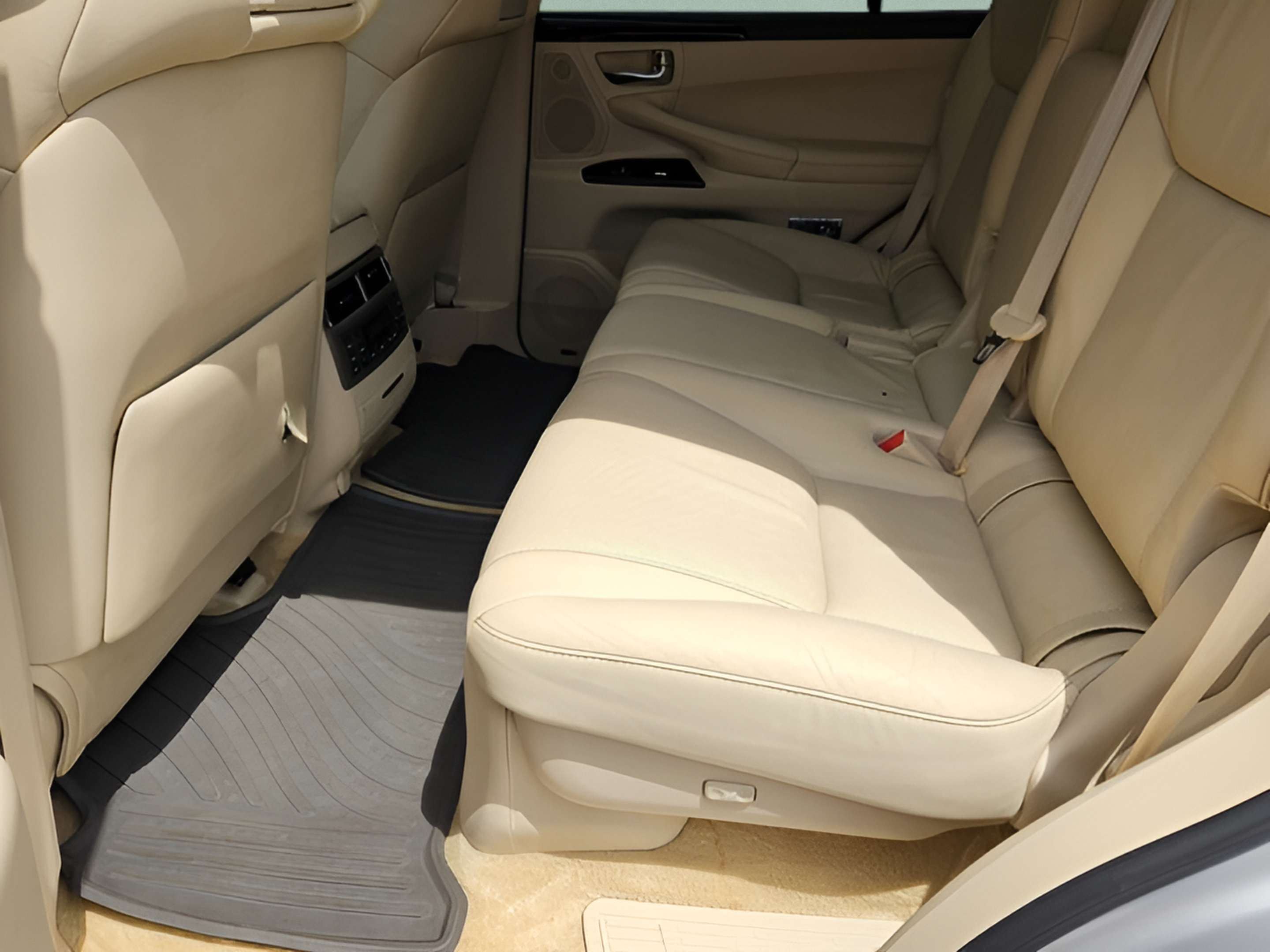 Used 2013 Lexus LX 570 4WD w/ Luxury Pkg image 10