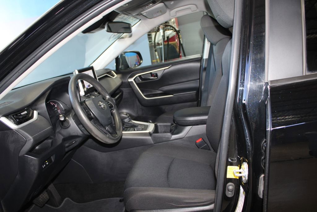Used 2023 Toyota RAV4 LE AWD/4WD image 11