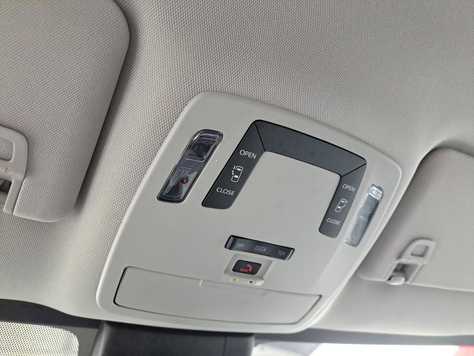 Used 2025 Toyota Sienna LE AWD/4WD image 34