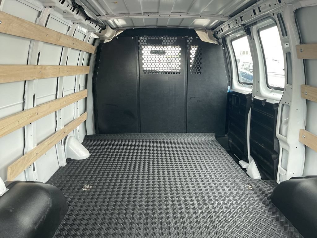 Used 2025 Chevrolet Express 2500 w/ Driver Convenience Package RWD image 6