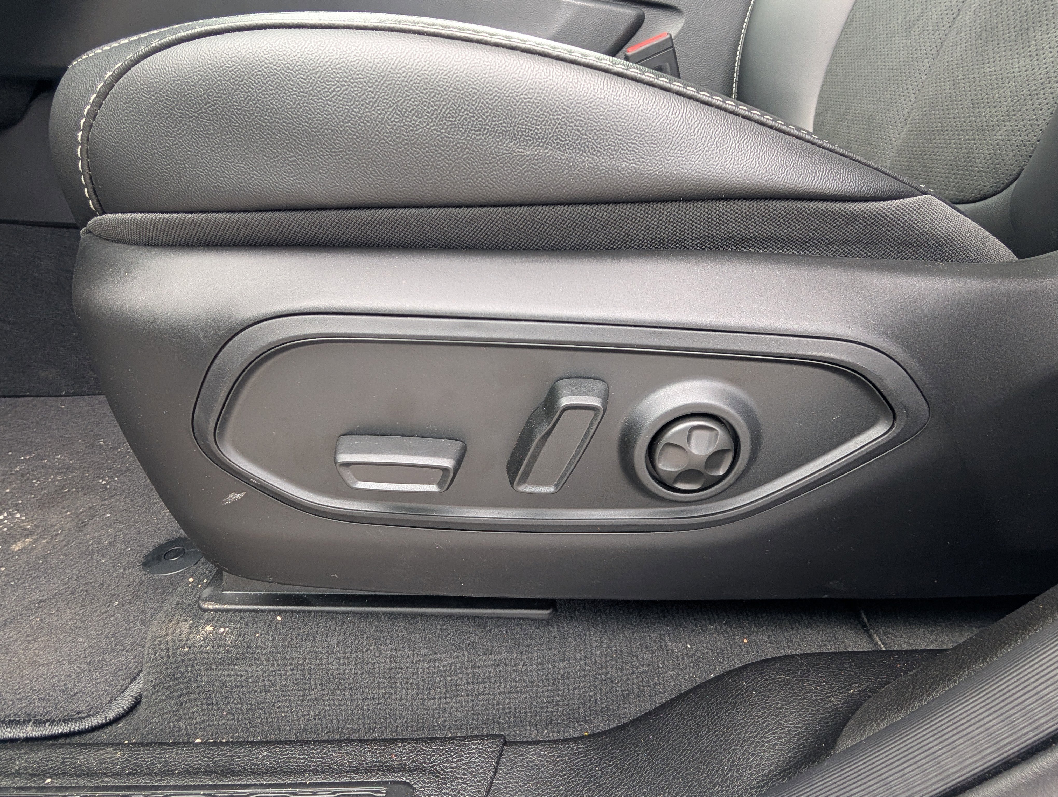 New 2026 Jeep Grand Cherokee Altitude image 15