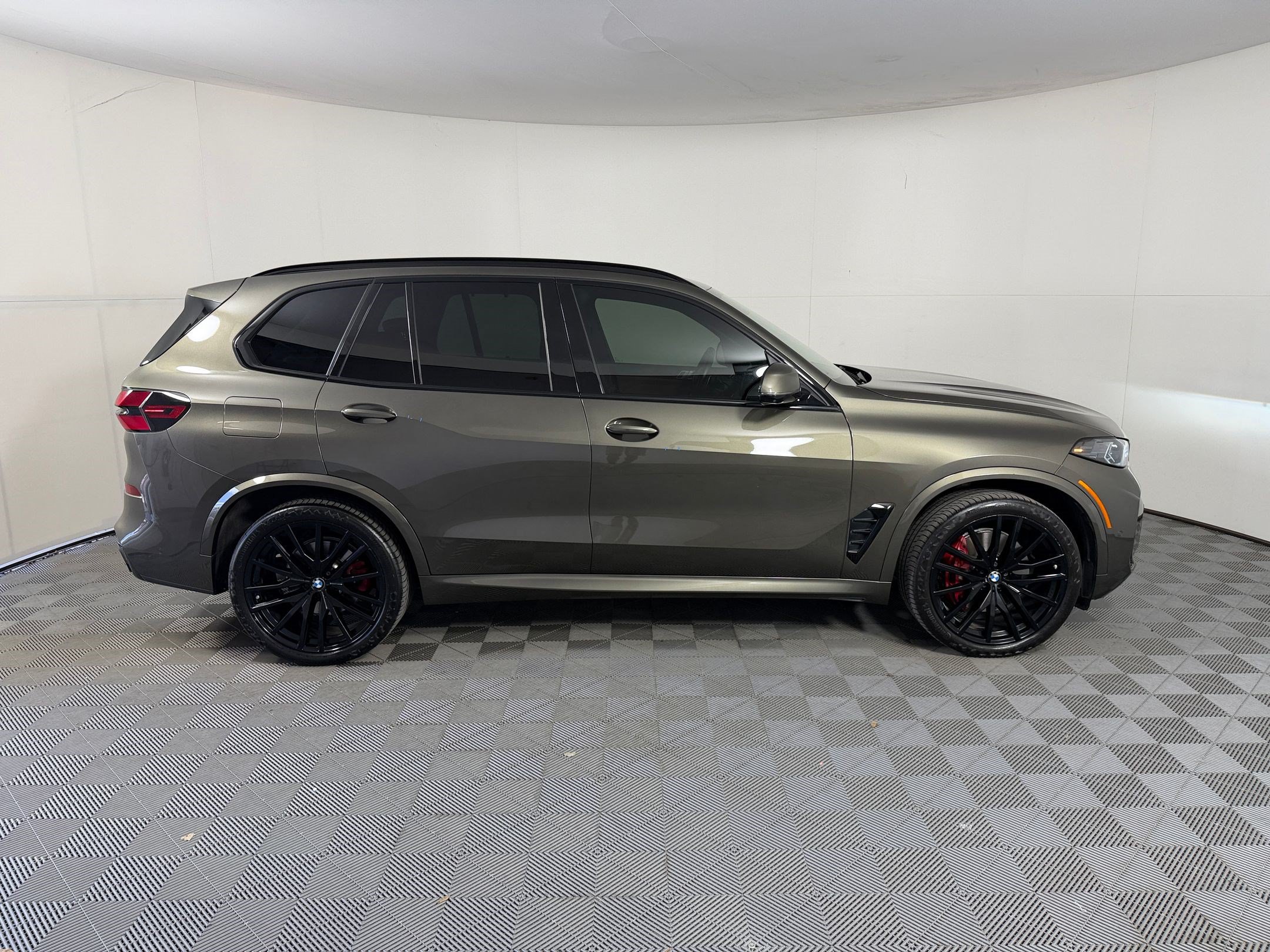 Used 2024 BMW X5 sDrive40i w/ Executive Package RWD image 8