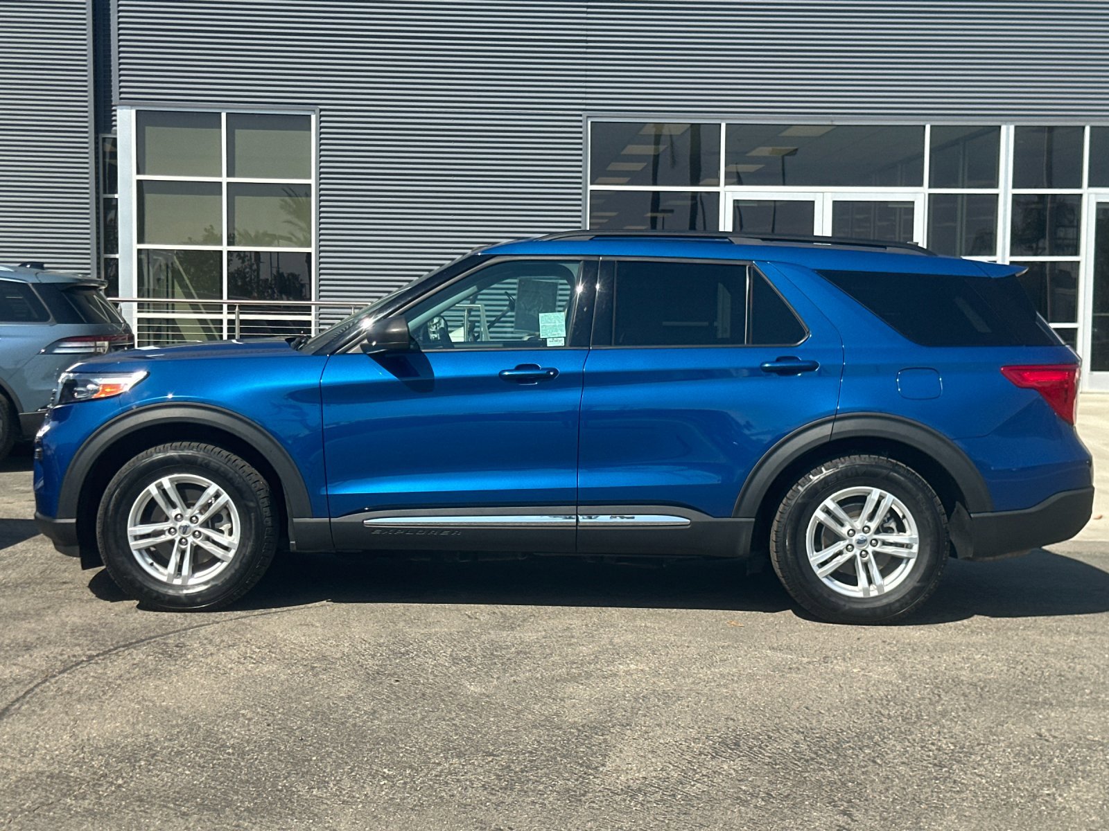 Certified 2022 Ford Explorer XLT w/ Class IV Trailer Tow Package image 8