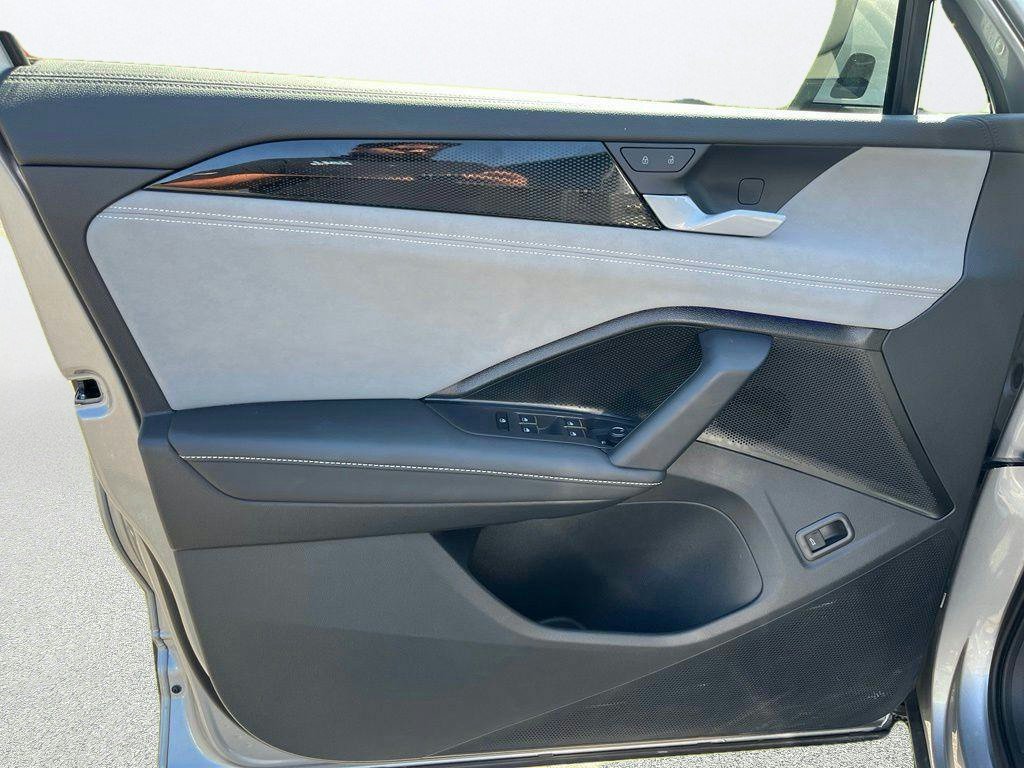 Certified 2026 Volkswagen Tiguan SE AWD/4WD image 11