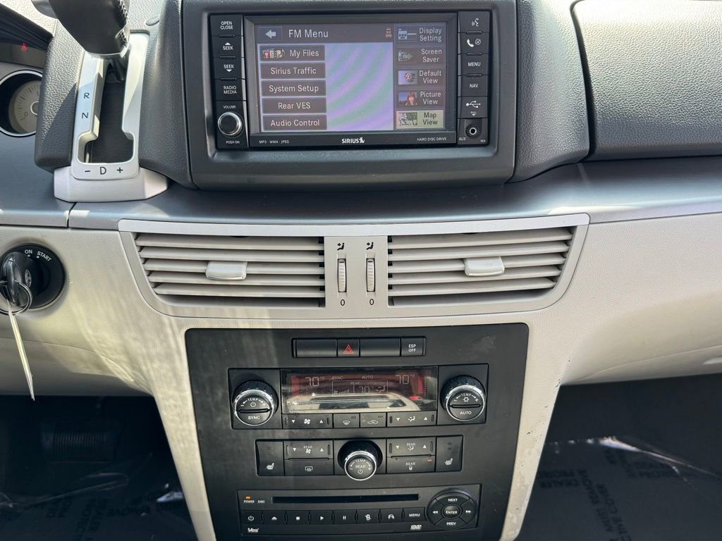 Used 2010 Volkswagen Routan SEL FWD image 13