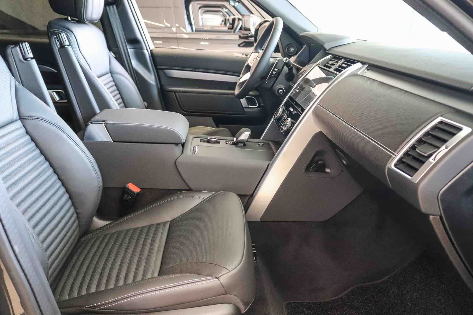 New 2026 Land Rover Discovery Dynamic SE AWD/4WD image 14