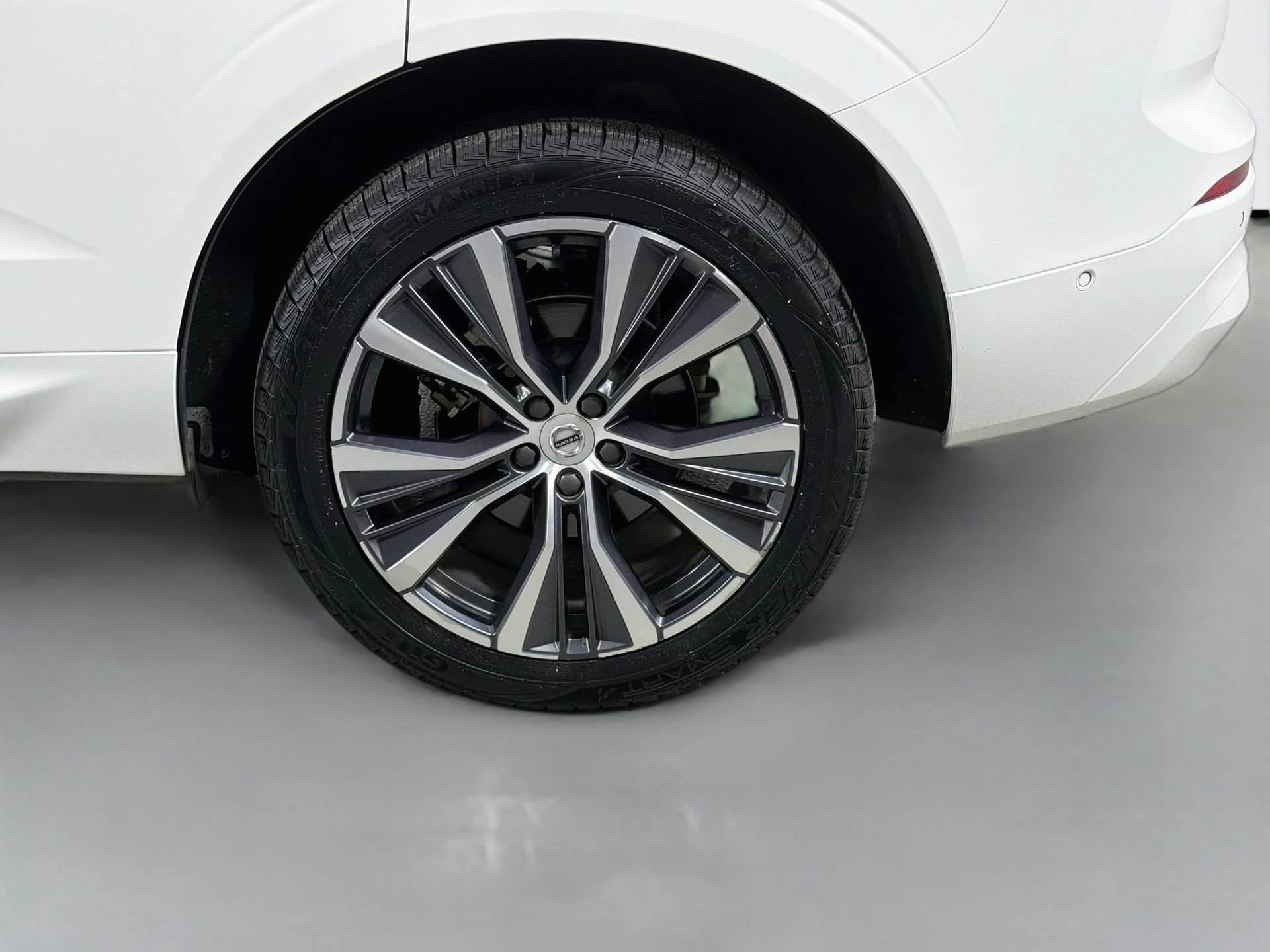 Certified 2022 Volvo XC60 B5 Momentum w/ Advanced Package FWD image 29