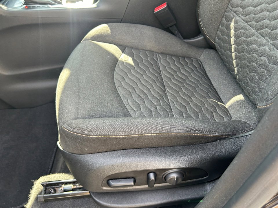 Used 2020 Chevrolet Equinox LT FWD image 30