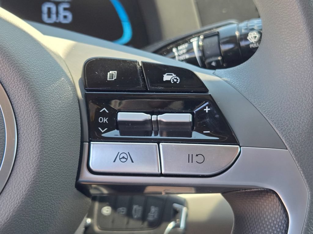 Used 2026 Hyundai Elantra SE FWD image 21