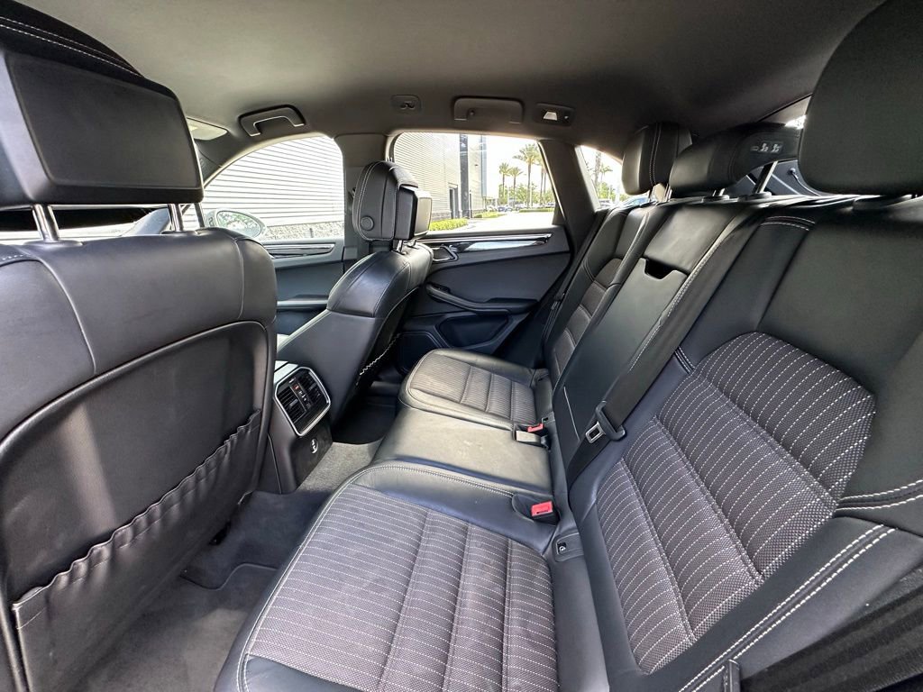 Certified 2023 Porsche Macan Turbo AWD/4WD image 35
