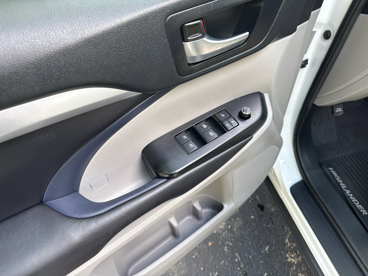 Used 2019 Toyota Highlander XLE image 10