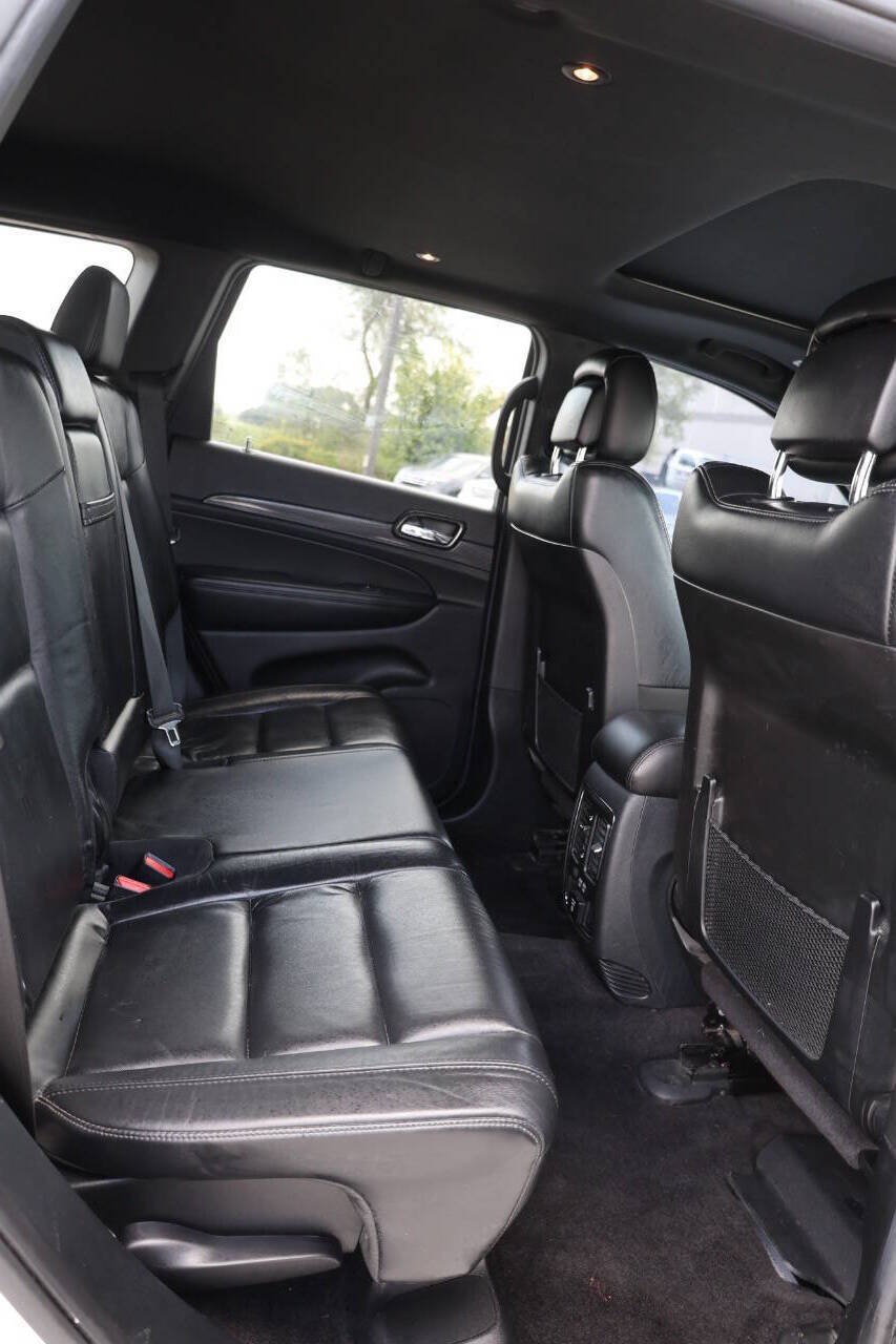 Used 2019 Jeep Grand Cherokee Limited AWD/4WD image 16