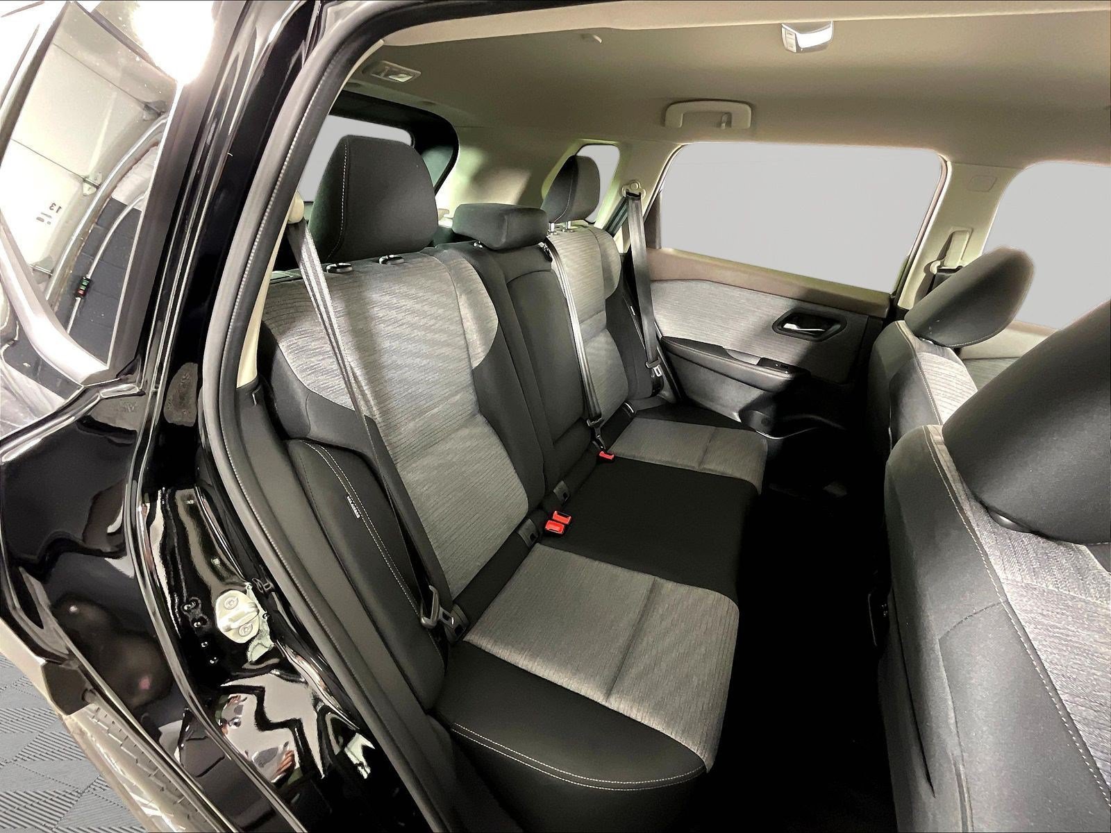 Certified 2023 Nissan Rogue SV FWD image 24