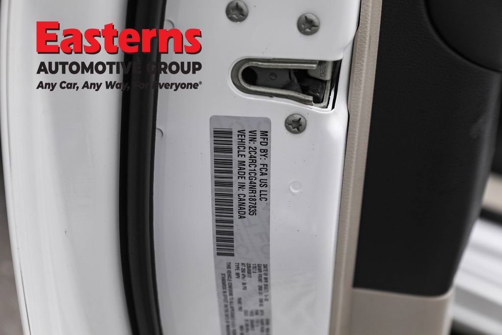 Used 2022 Chrysler Voyager LX image 33