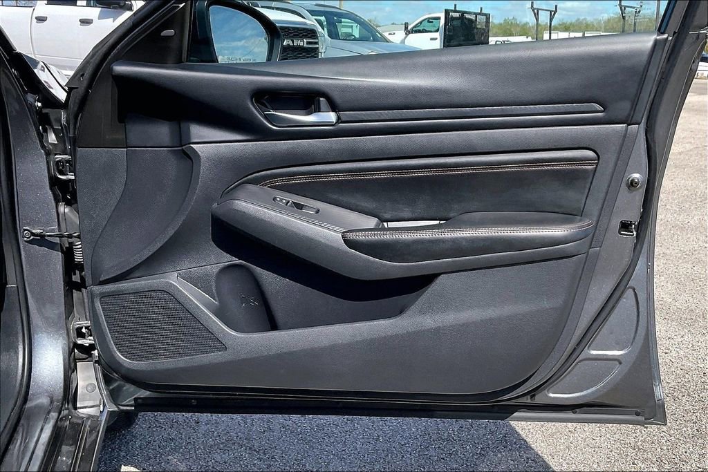 Used 2022 Nissan Altima 2.5 SR w/ Midnight Edition Package image 29
