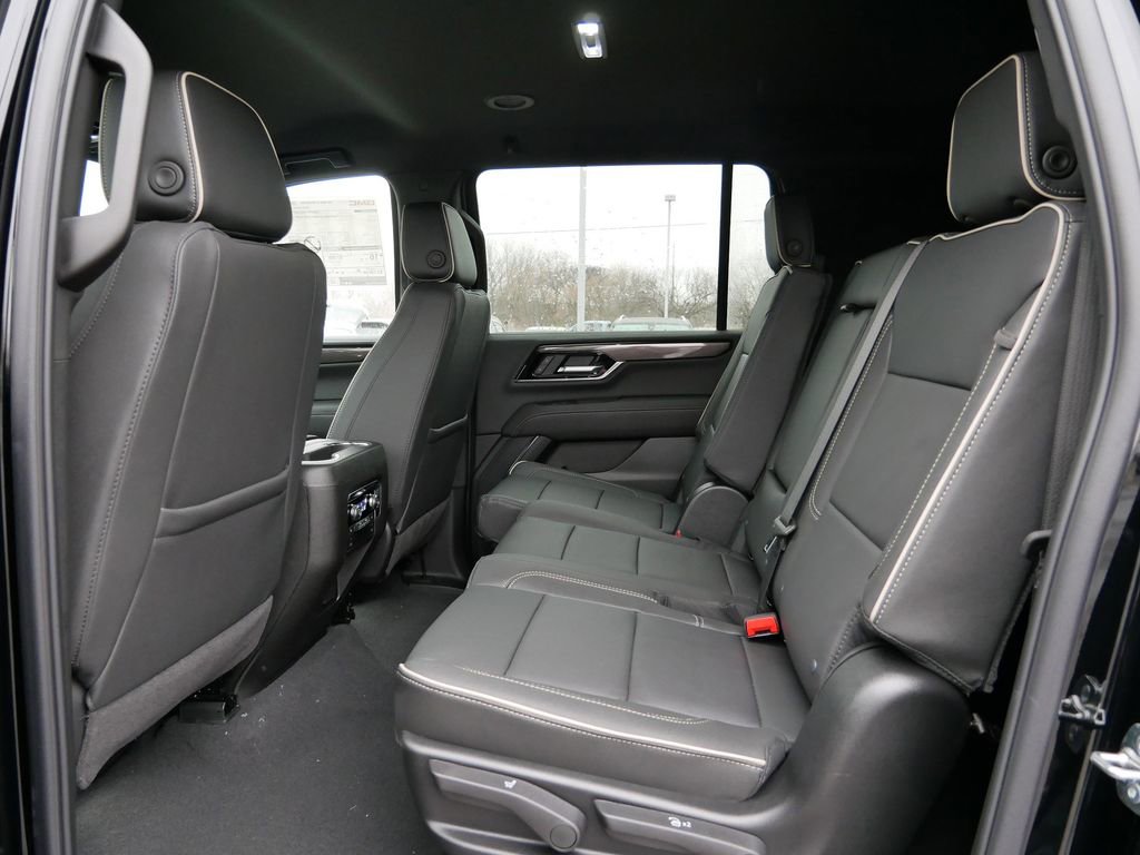 New 2026 GMC Yukon XL Elevation image 7