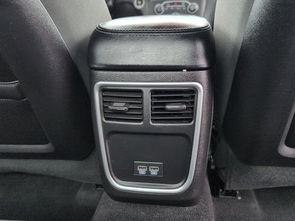 Used 2019 Dodge Charger SXT image 16