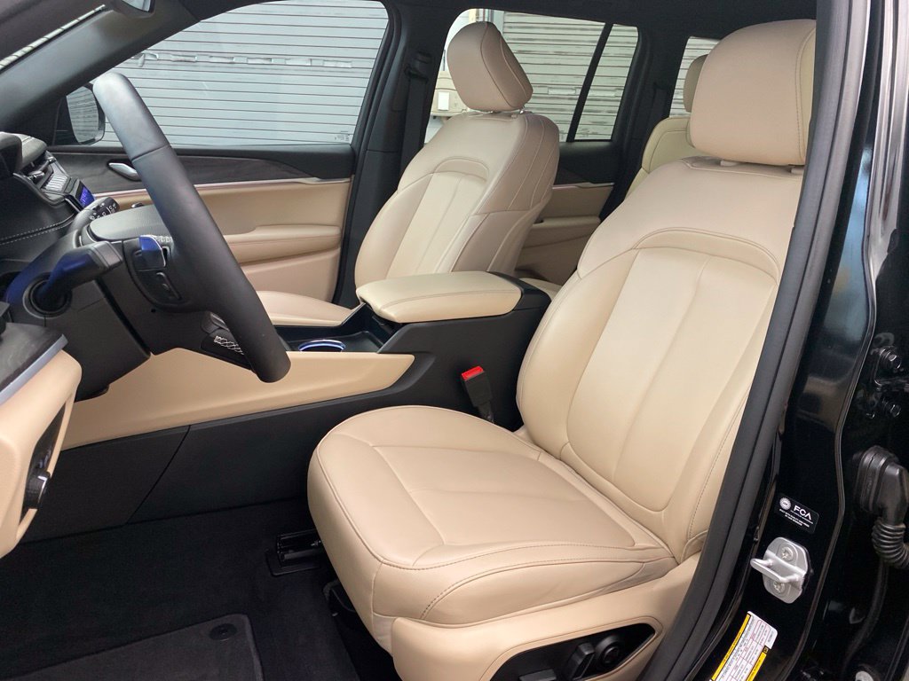 Certified 2024 Jeep Grand Cherokee Limited AWD/4WD image 21
