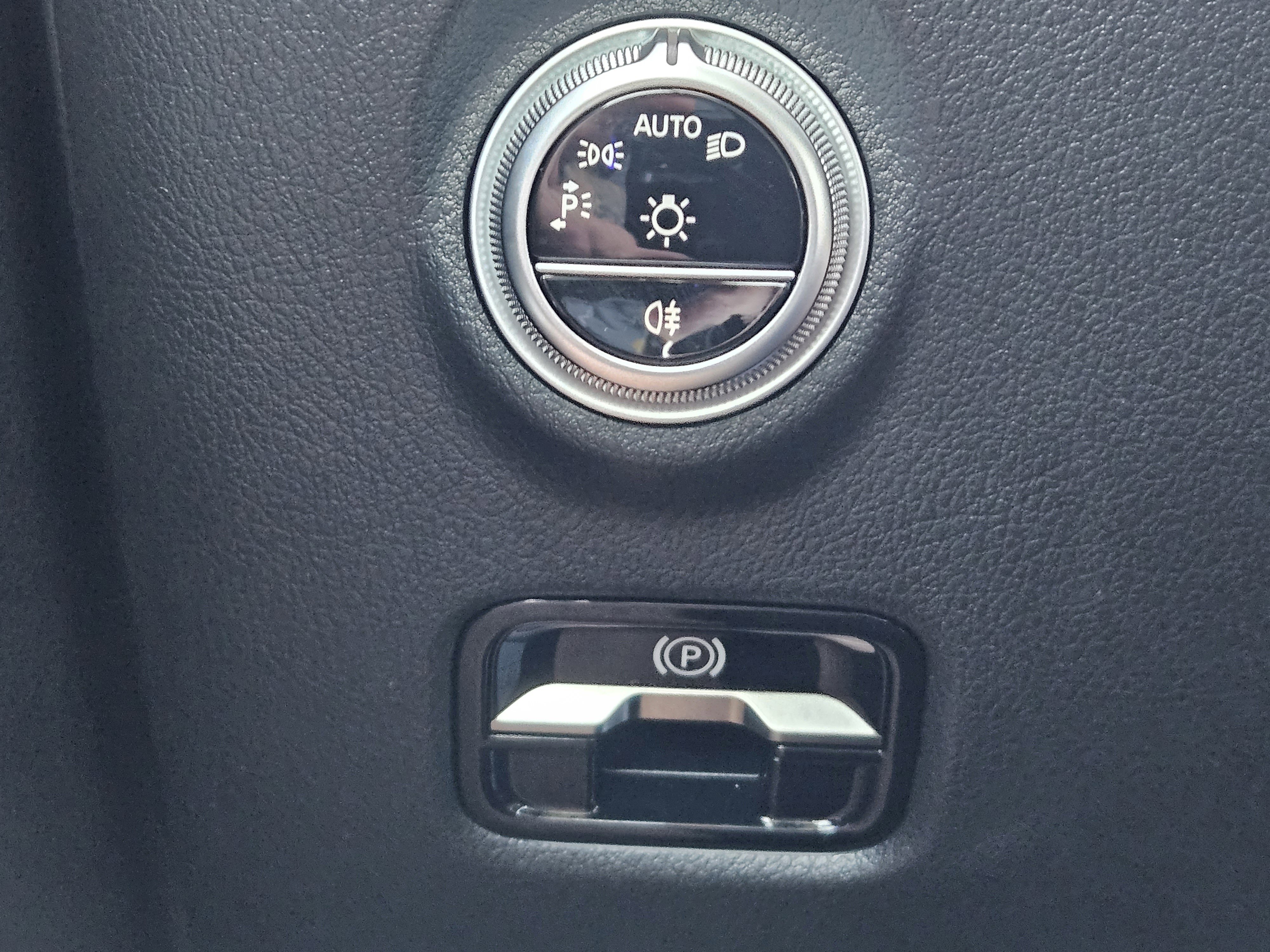 Certified 2025 Mercedes-Benz C 300 Sedan image 23