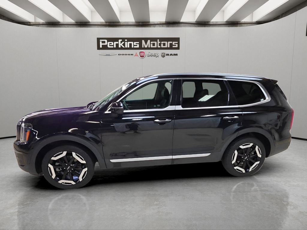 Used 2025 Kia Telluride S AWD/4WD image 2