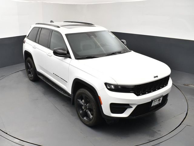 Used 2023 Jeep Grand Cherokee Altitude image 13