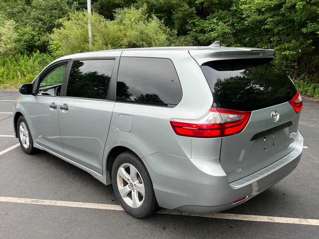 Used 2020 Toyota Sienna L FWD image 29
