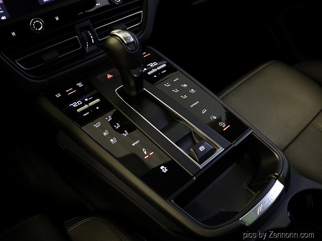 Used 2023 Porsche Macan S image 25
