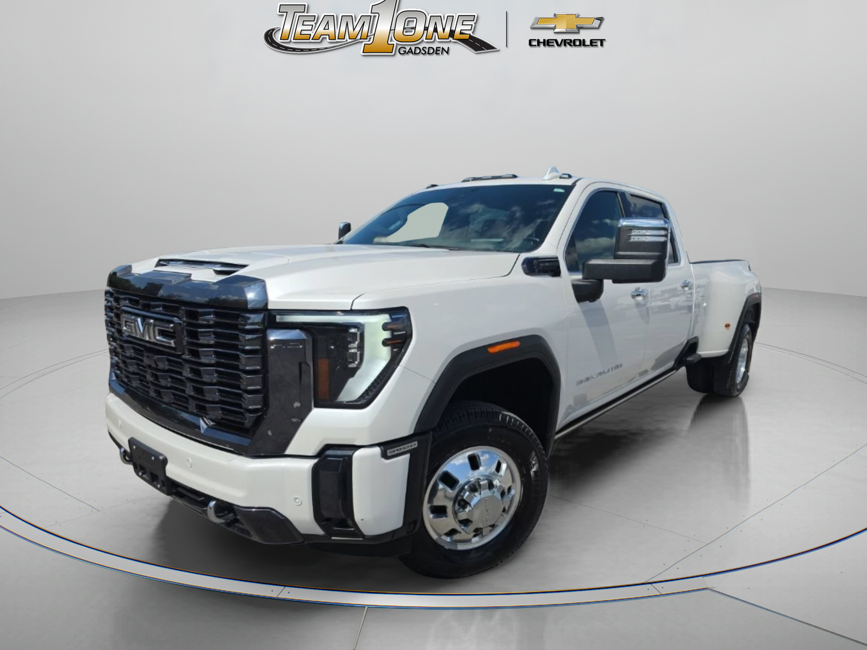 Used 2024 GMC Sierra 3500 Denali Ultimate AWD/4WD image 4