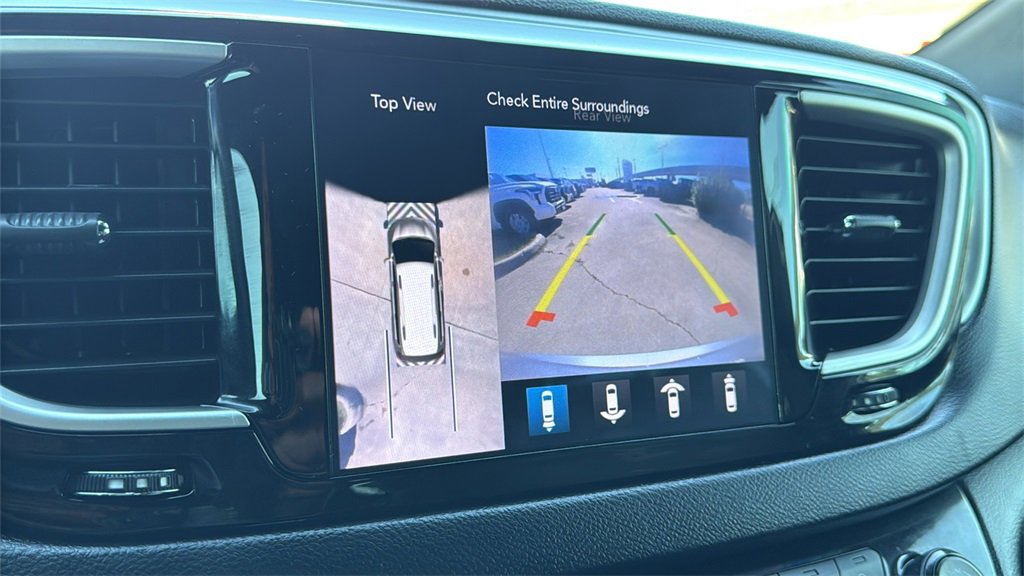 Used 2020 Chrysler Pacifica Touring-L Plus image 24