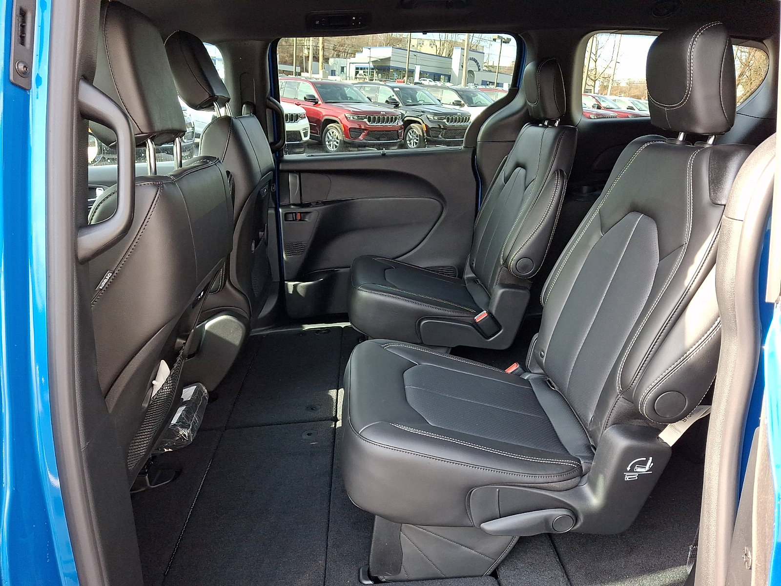 New 2026 Chrysler Pacifica Select FWD image 6