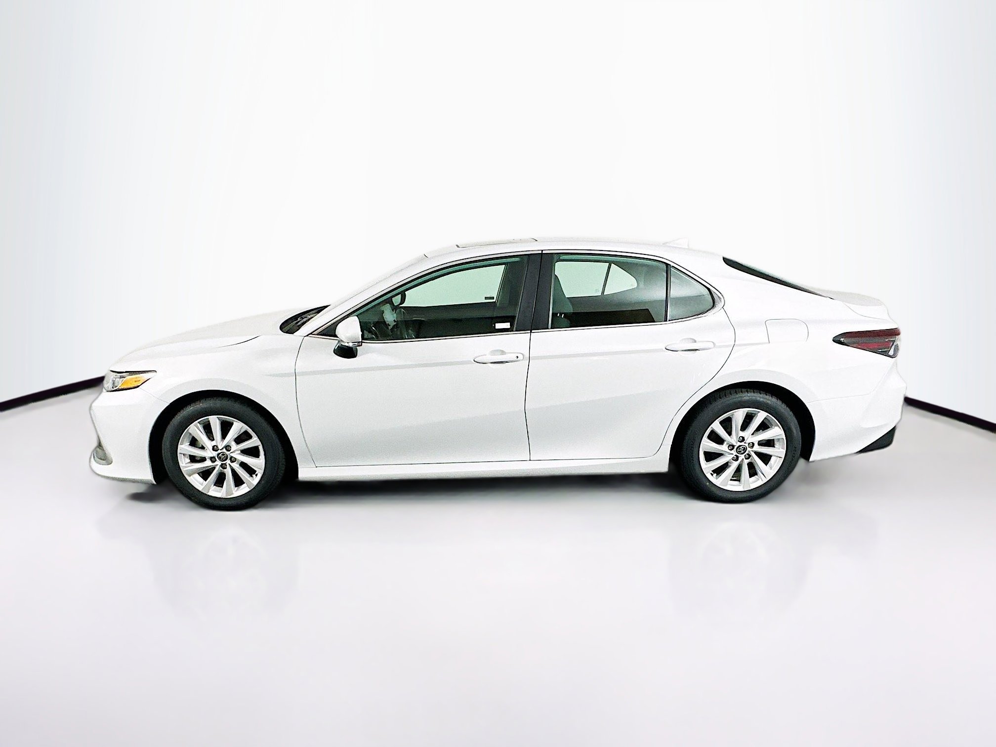 Used 2024 Toyota Camry LE w/ Convenience Package FWD image 4