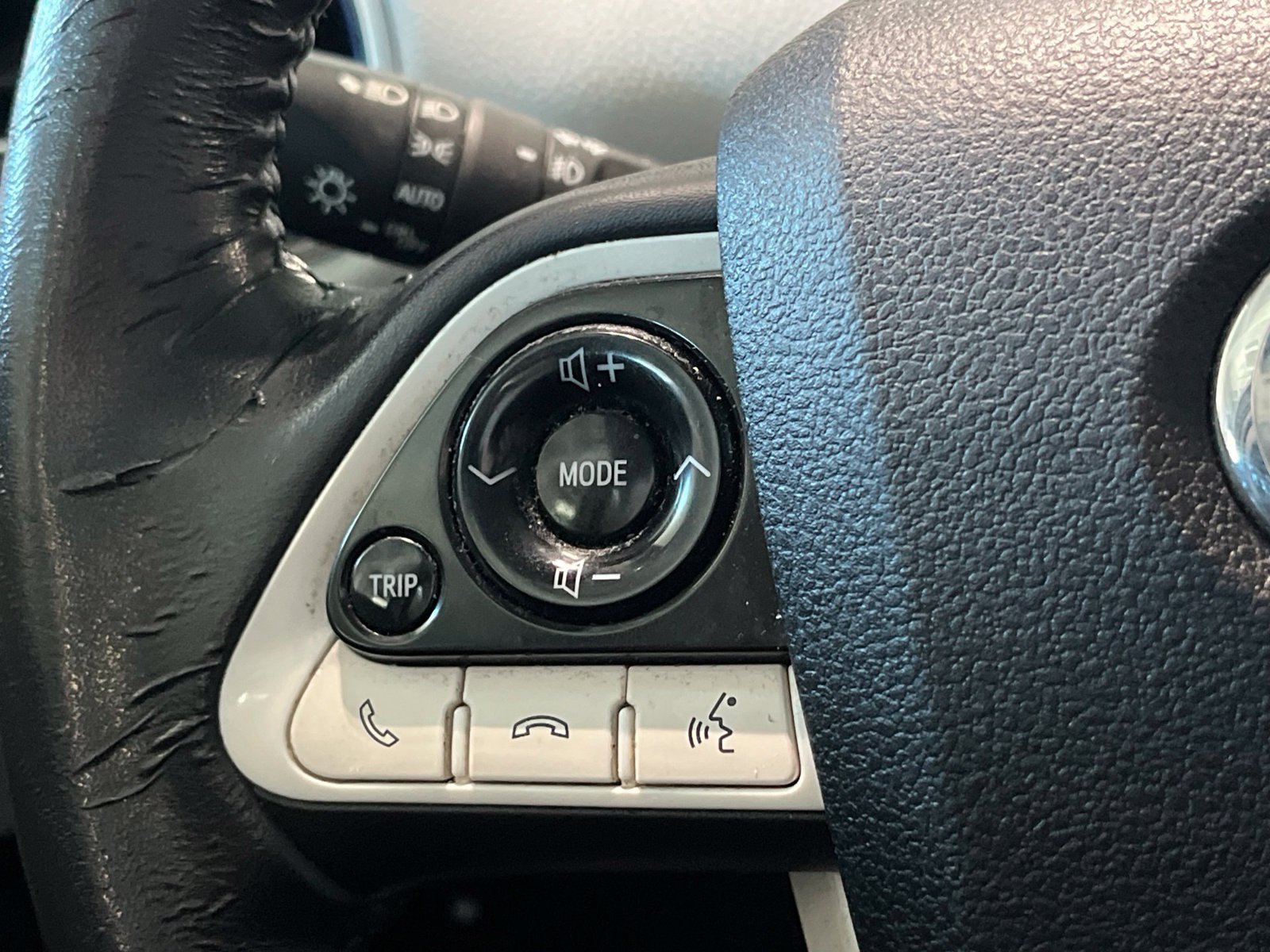 Used 2018 Toyota Prius Four Touring w/ Premium Convenience Package FWD image 28