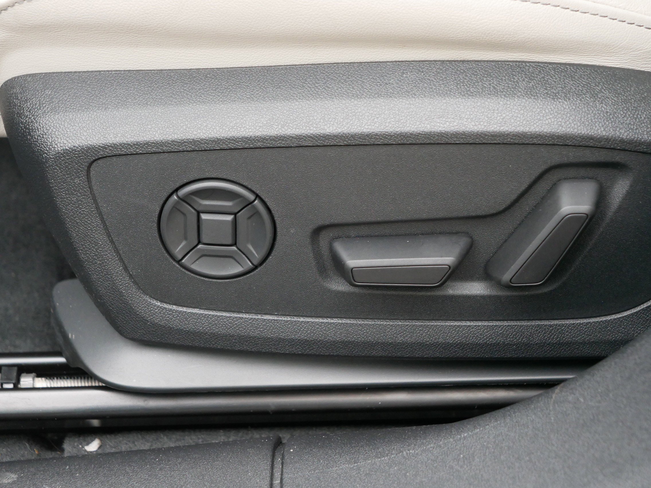 Used 2025 Audi A6 e-tron Prestige w/ Beige Warm Weather Package image 20