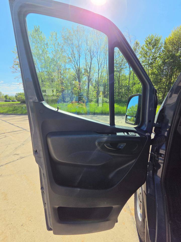 Used 2019 Mercedes-Benz Sprinter 170 image 32