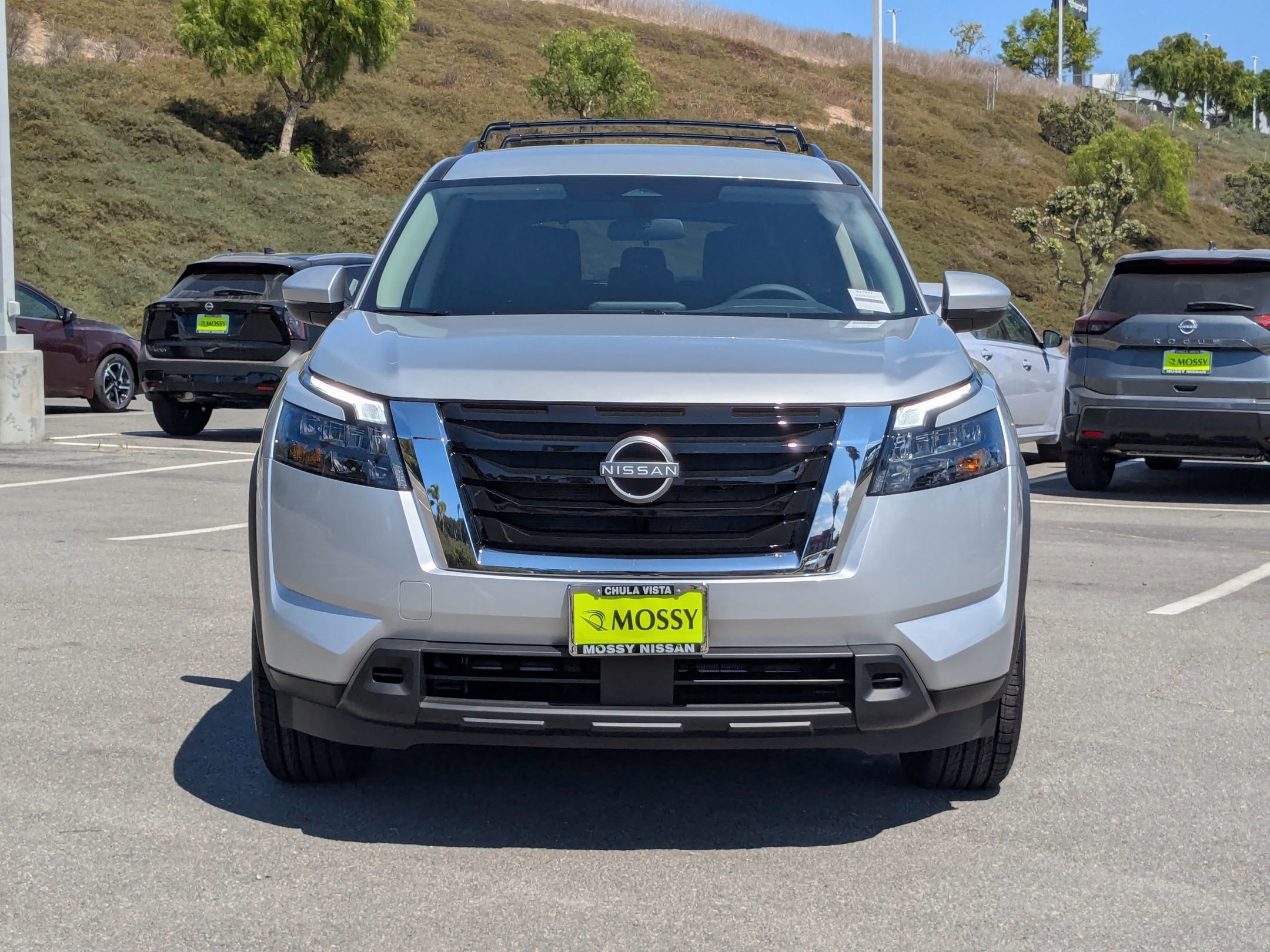New 2025 Nissan Pathfinder SV image 3