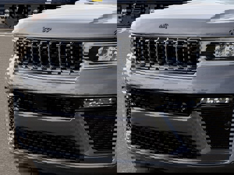 New 2026 Jeep Grand Cherokee Summit image 7