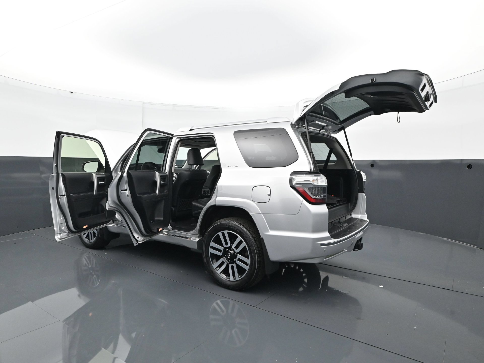 Used 2024 Toyota 4Runner Limited AWD/4WD image 30