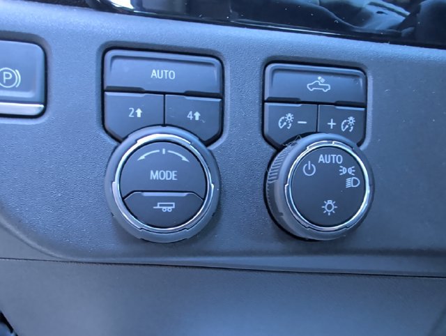 Used 2023 Chevrolet Silverado 1500 LT AWD/4WD image 29