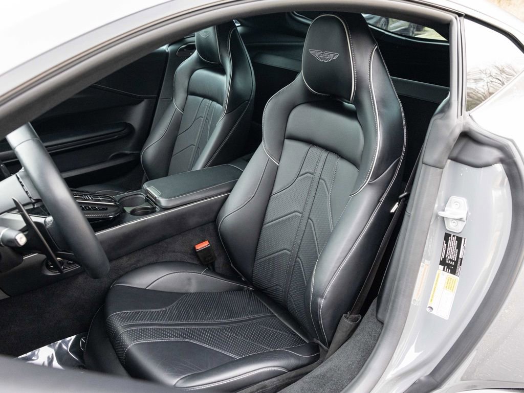 Used 2025 Aston Martin V8 Vantage Coupe image 3