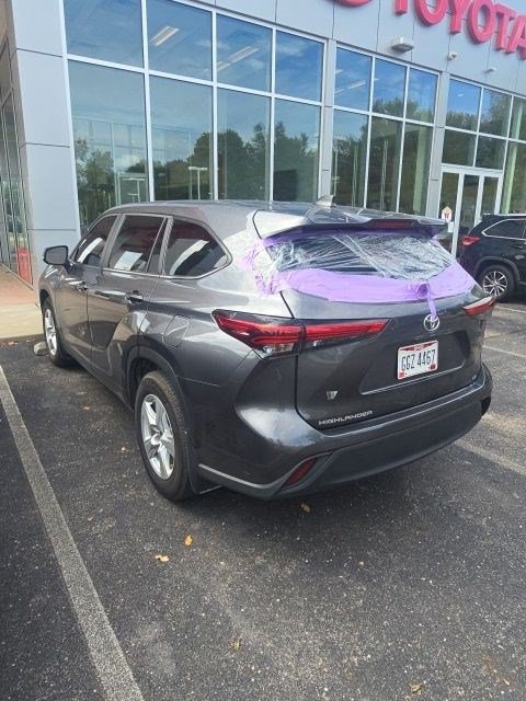 Used 2023 Toyota Highlander LE FWD image 8