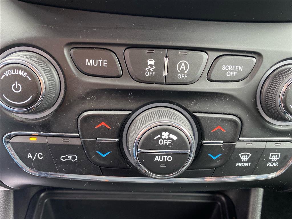 Used 2019 Jeep Cherokee Limited AWD/4WD image 14