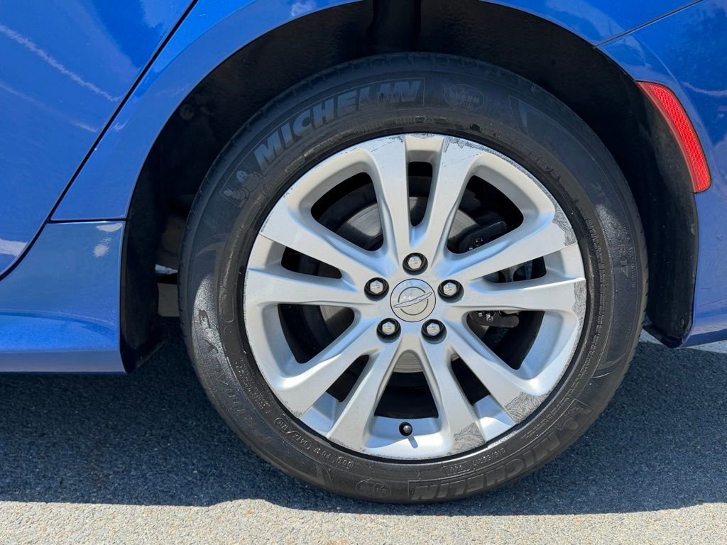Used 2016 Chrysler 200 Limited FWD image 11