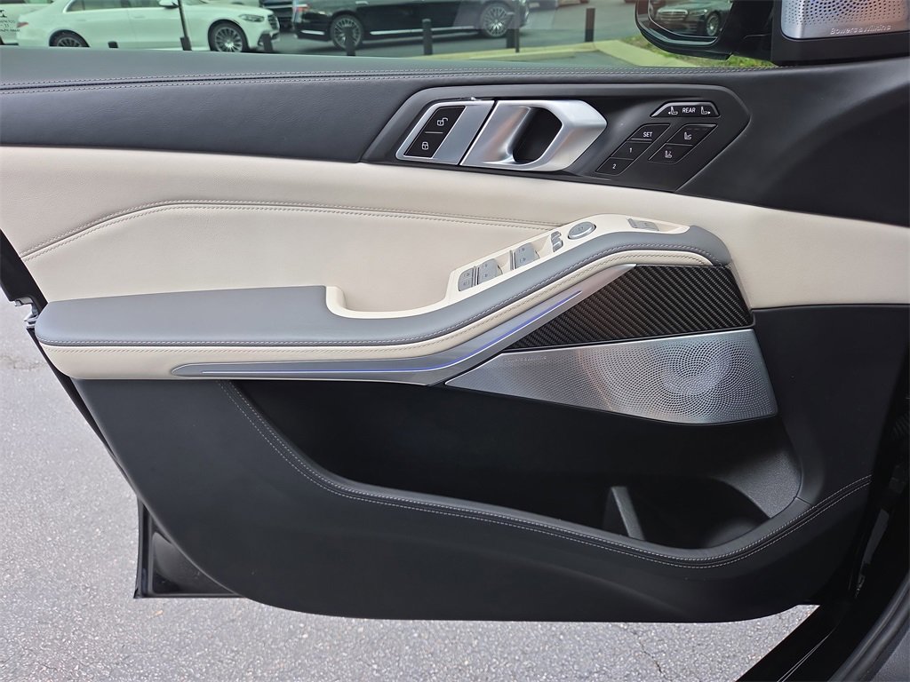 Used 2023 BMW X7 M60i w/ Executive Package image 18