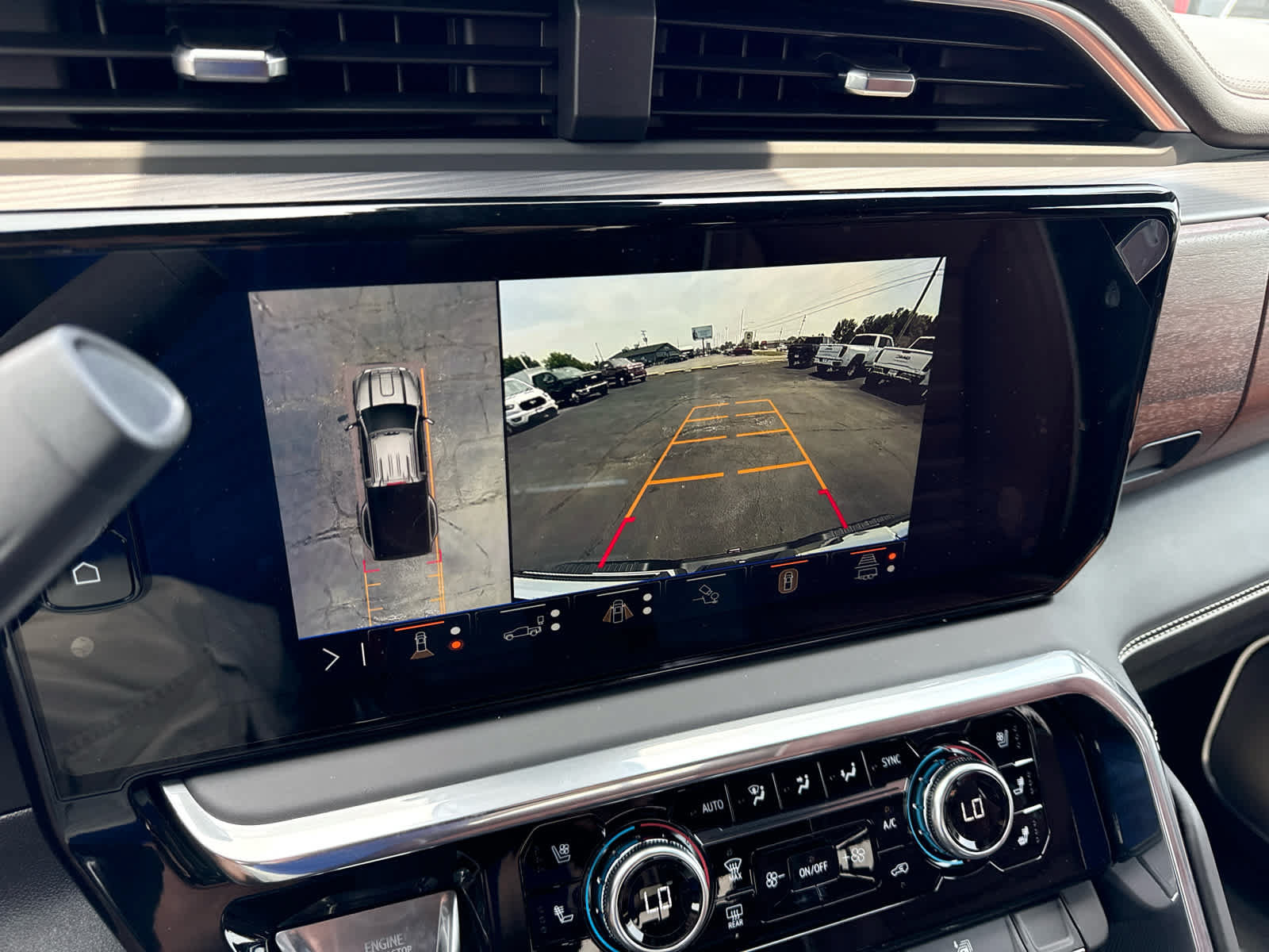 New 2026 GMC Sierra 3500 Denali Ultimate AWD/4WD image 17