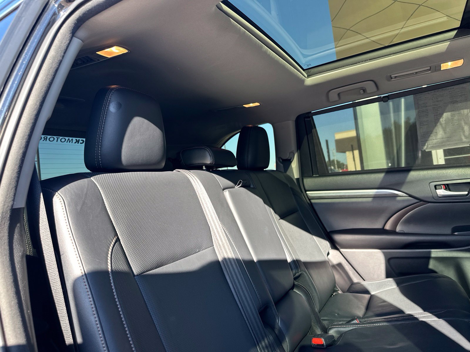 Used 2017 Toyota Highlander Limited Platinum FWD image 40