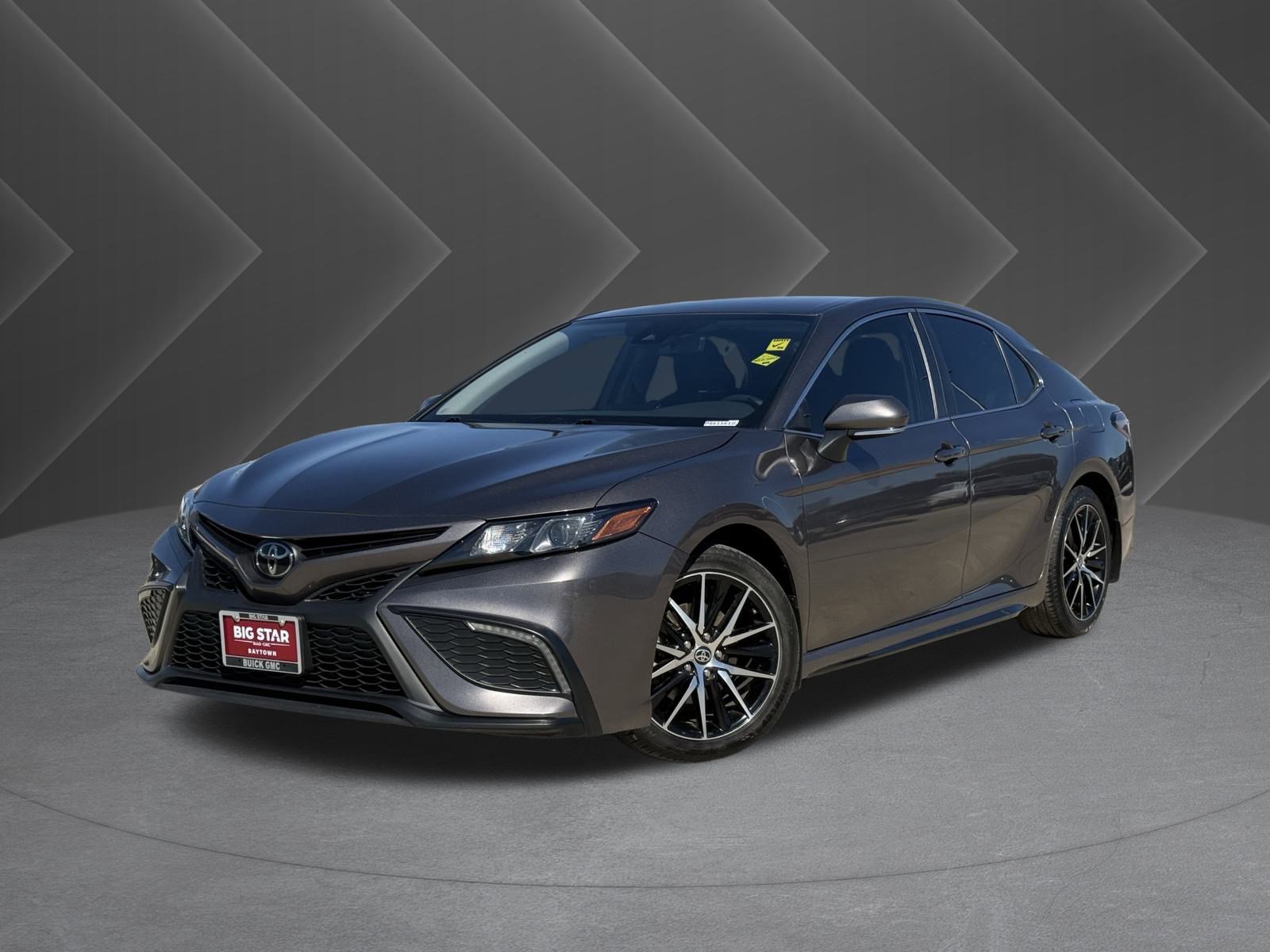 Used 2024 Toyota Camry SE image 2