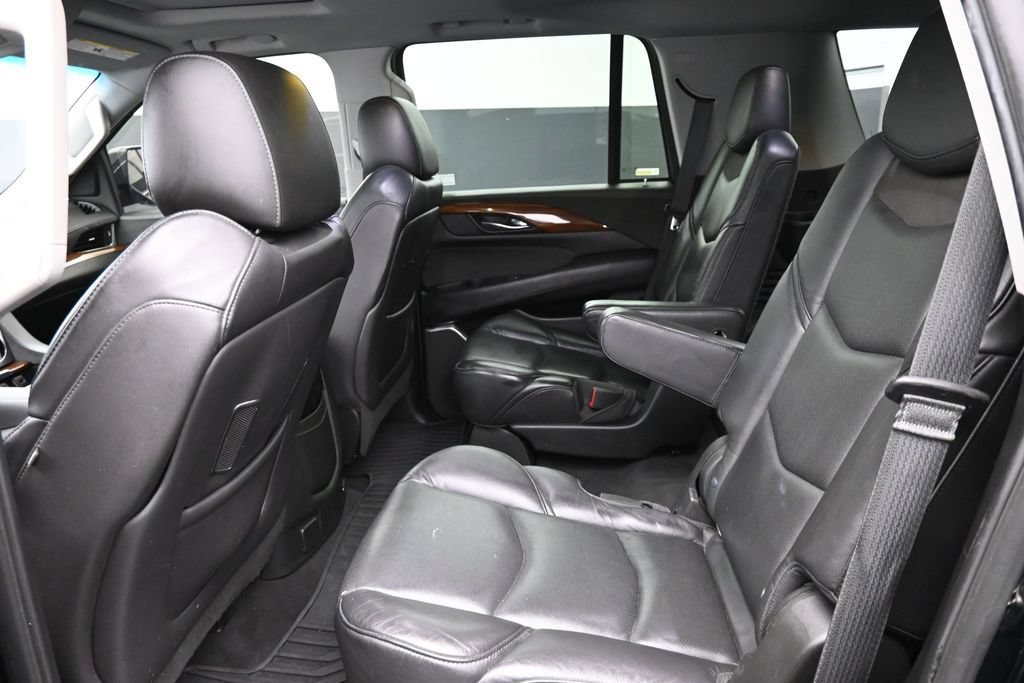 Used 2019 Cadillac Escalade Luxury AWD/4WD image 13